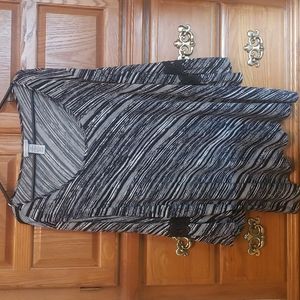 Black & white 3/4 sleeved top